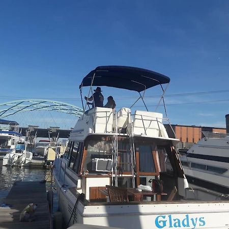 Waterfront 32' Bayliner Yacht Hotel Providence Exterior photo