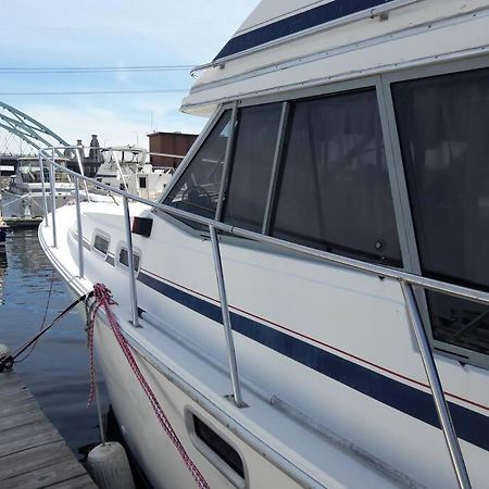 Waterfront 32' Bayliner Yacht Hotel Providence Exterior photo