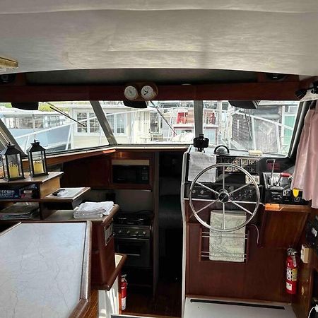 Waterfront 32' Bayliner Yacht Hotel Providence Exterior photo