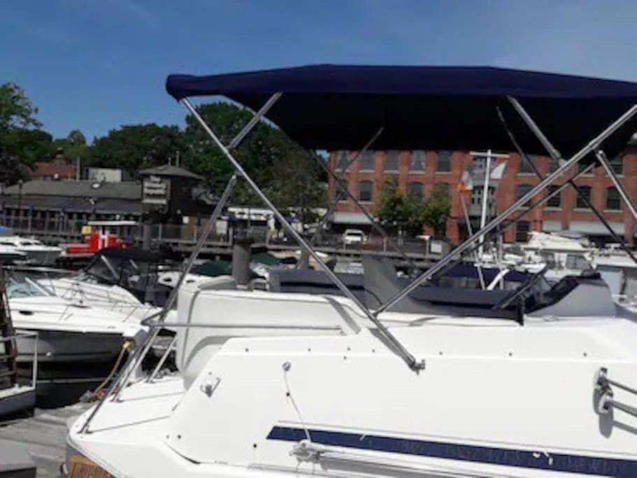 Waterfront 32' Bayliner Yacht Hotel Providence Exterior photo