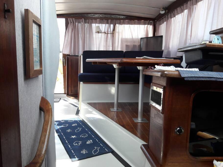 Waterfront 32' Bayliner Yacht Hotel Providence Exterior photo